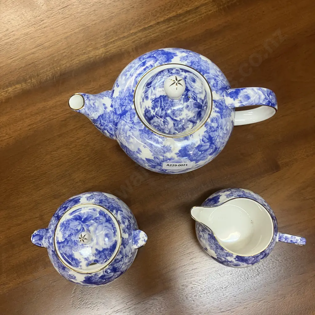 Maxwell Willams Antique Blue Teapot, Creamer And Lidded Sugar Bowl Image 1++