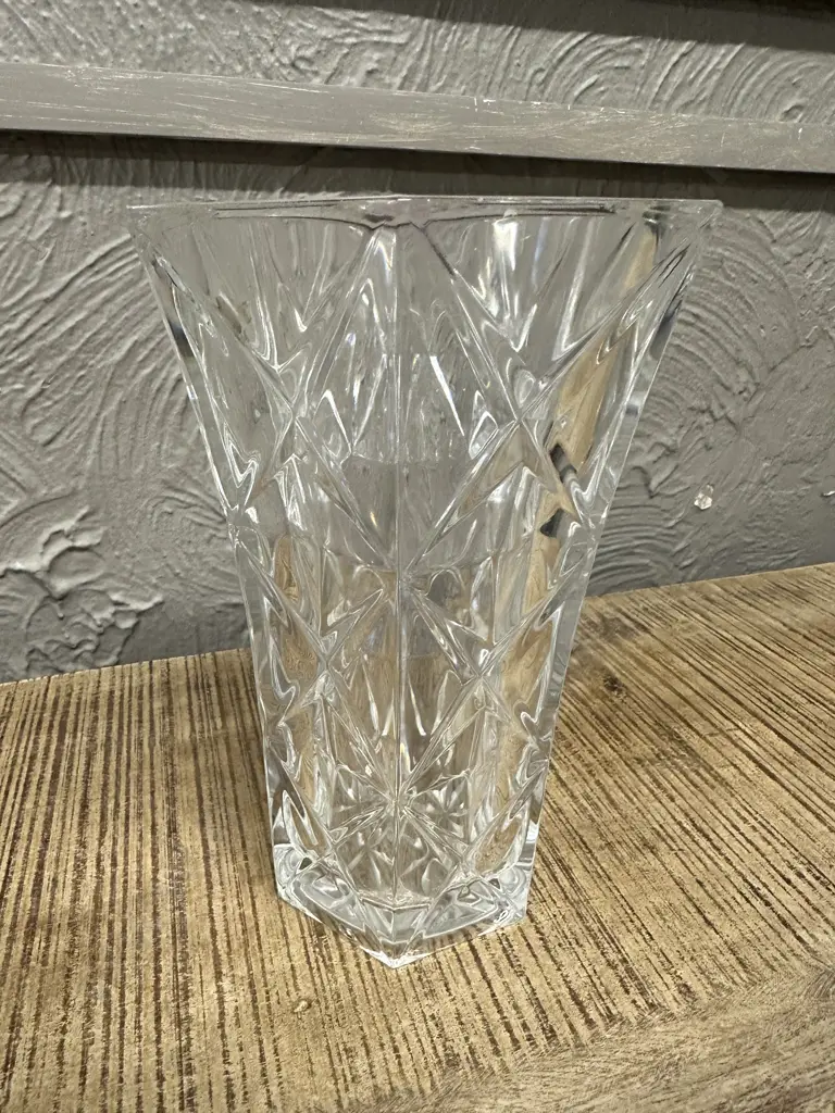 Vintage Clear Cut Glass Vase H21cm. Image 1++