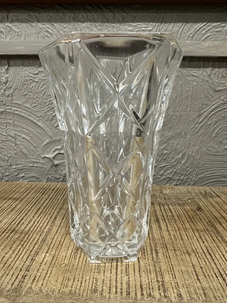 Vintage Clear Cut Glass Vase H21cm. Image 1++