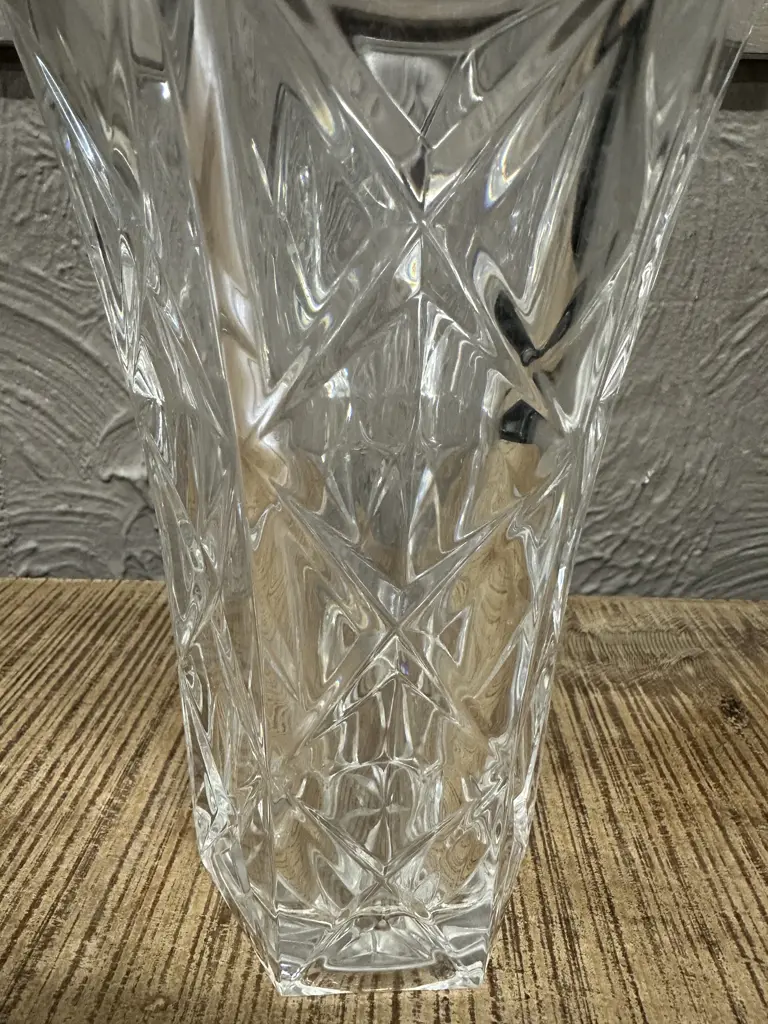 Vintage Clear Cut Glass Vase H21cm. Image 1++
