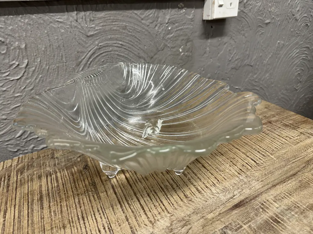 Vintage Footed ConchShell Clear Textured Bowl H13,W28,D29cm Image 1++