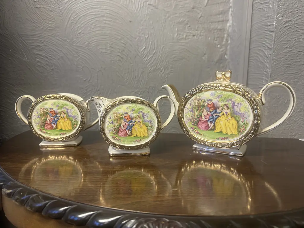 Sadler England 1930s Tea Set - Barrel Teapot With Bow Topped Lid, 1876 On Base (Sugar Bowl Missing Lid) Image 1++