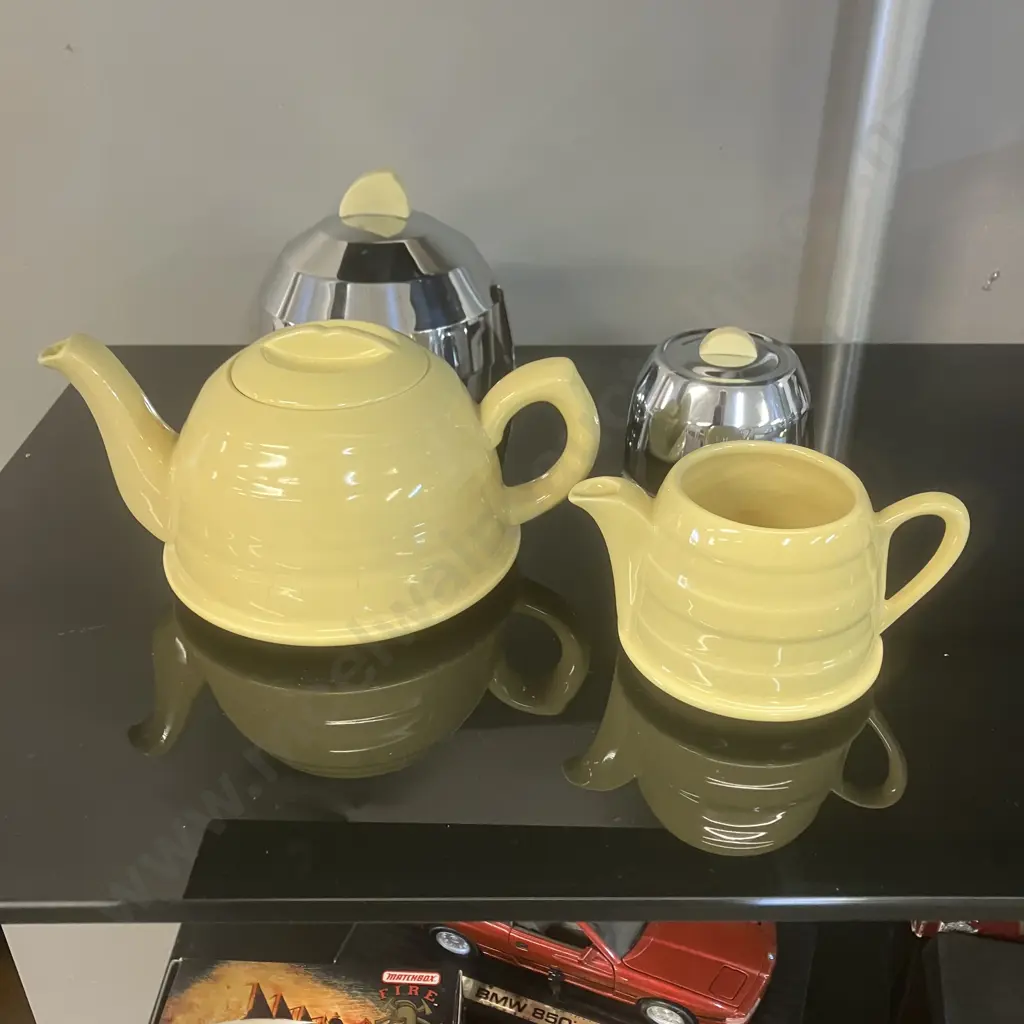 Art Deco Style Tea Pot With Creamer, Yellow & Insulated Chrome, Rd No 877448 1950's Vintage Made In England Image 1++