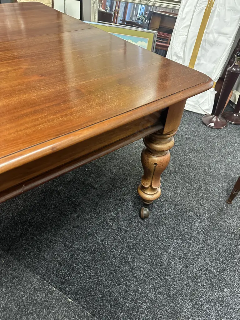Victorian Style Dining Table With Extension & Castors Image 1++