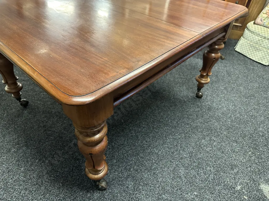 Victorian Style Dining Table With Extension & Castors Image 1++