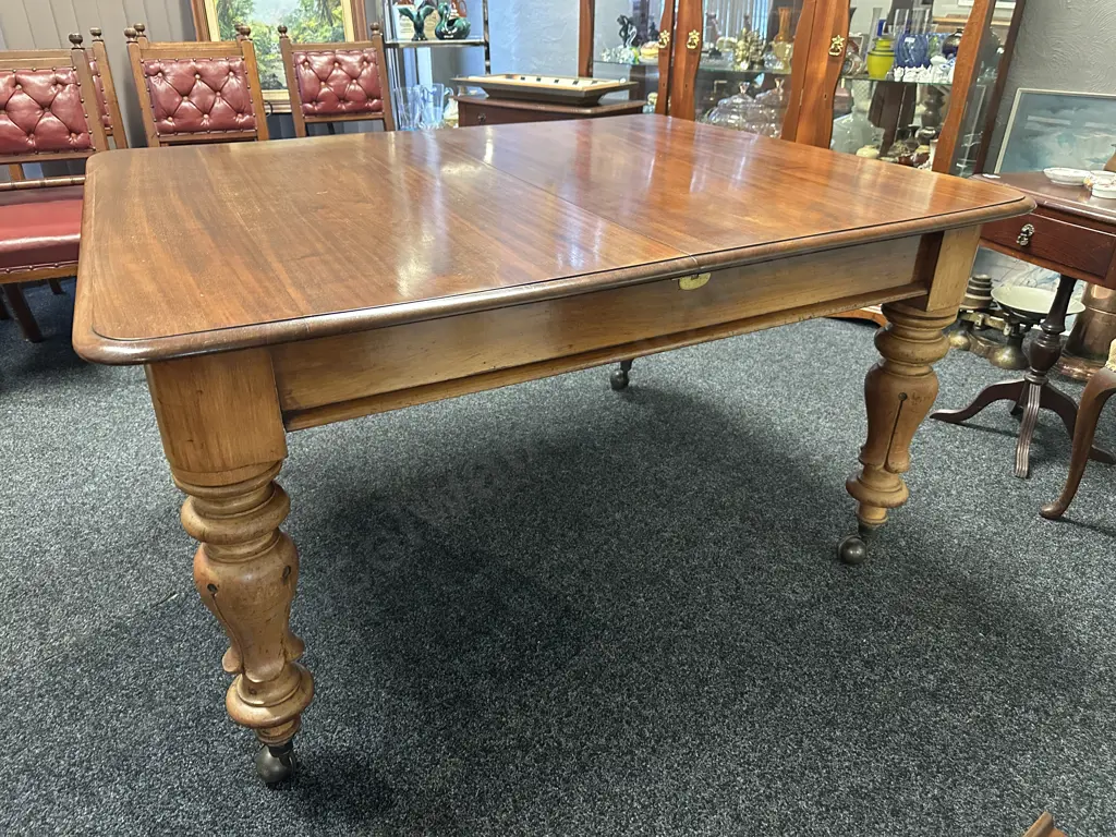 Victorian Style Dining Table With Extension & Castors Image 1++