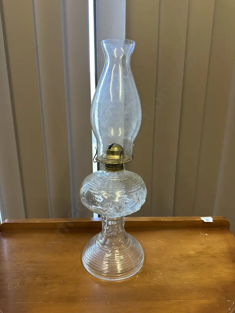 Vintage Clear Pressed Glass Hurricane Oil lamp Made In Mexico H47cmo Image 1++