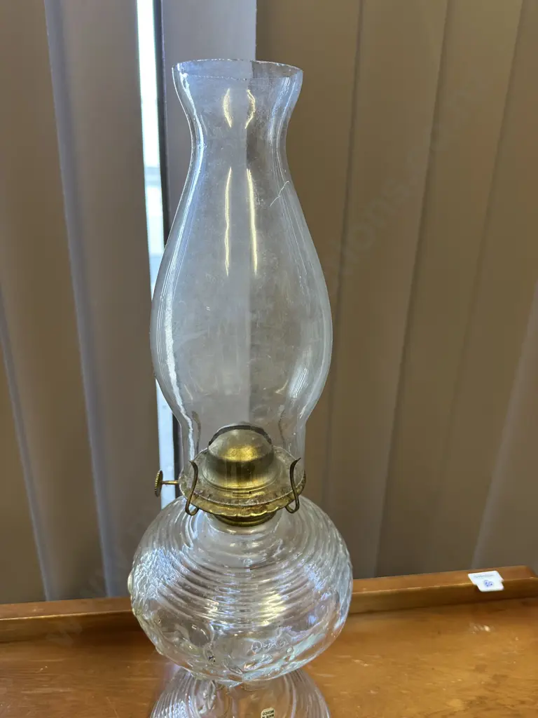 Vintage Clear Pressed Glass Hurricane Oil lamp Made In Mexico H47cmo Image 1++