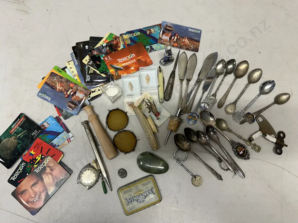 Assorted Vintage Items Image 1++
