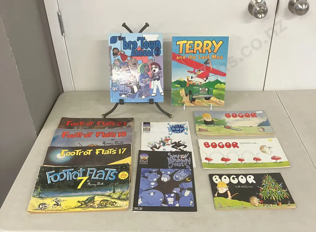 Bro Town Annual 2, Footrot Flats #7, 17, 18, 21, Bogor Books, Terry & The Last Moa Etc Image 1++