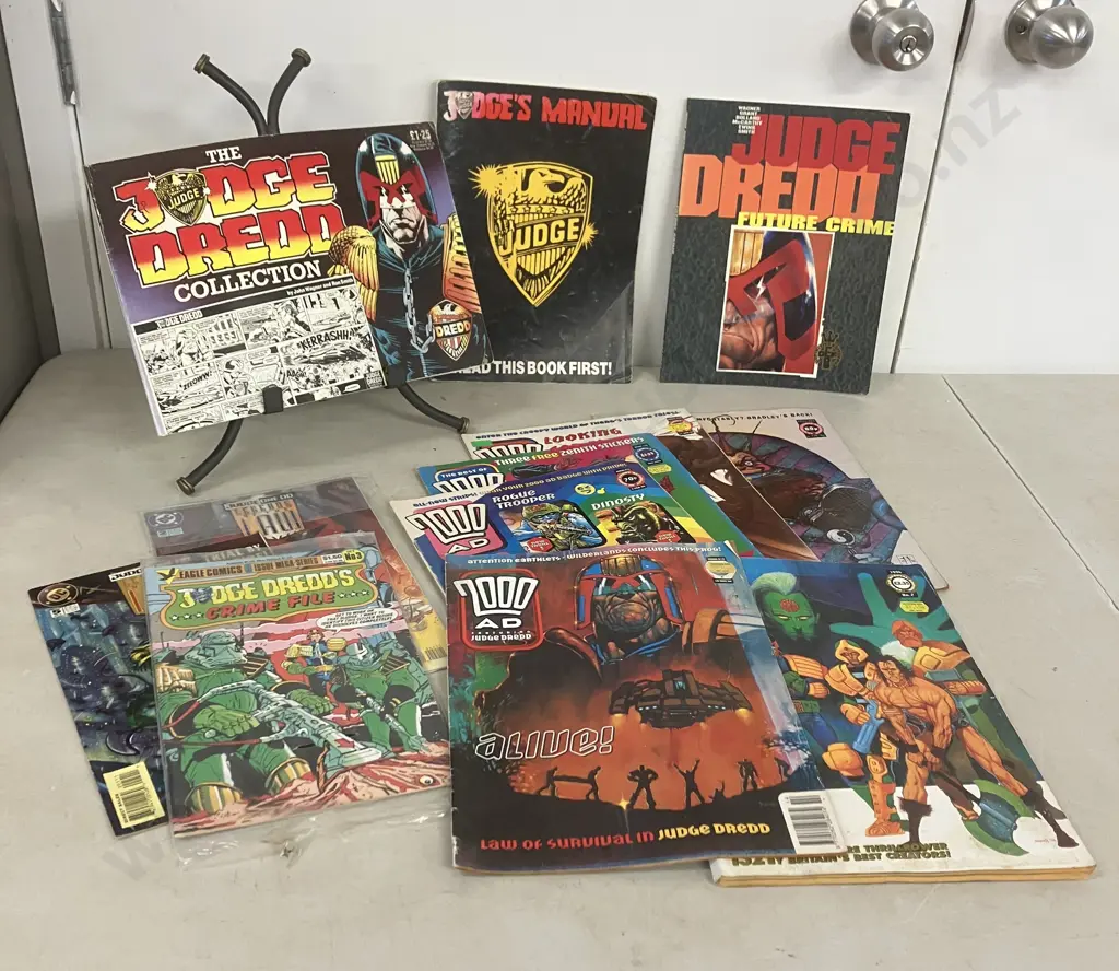 The Judge Dredd Collection Vol 1, Judge Dredd-Future Crime, Judges Manual RPG, Comics, 2000 AD Etc Image 1++