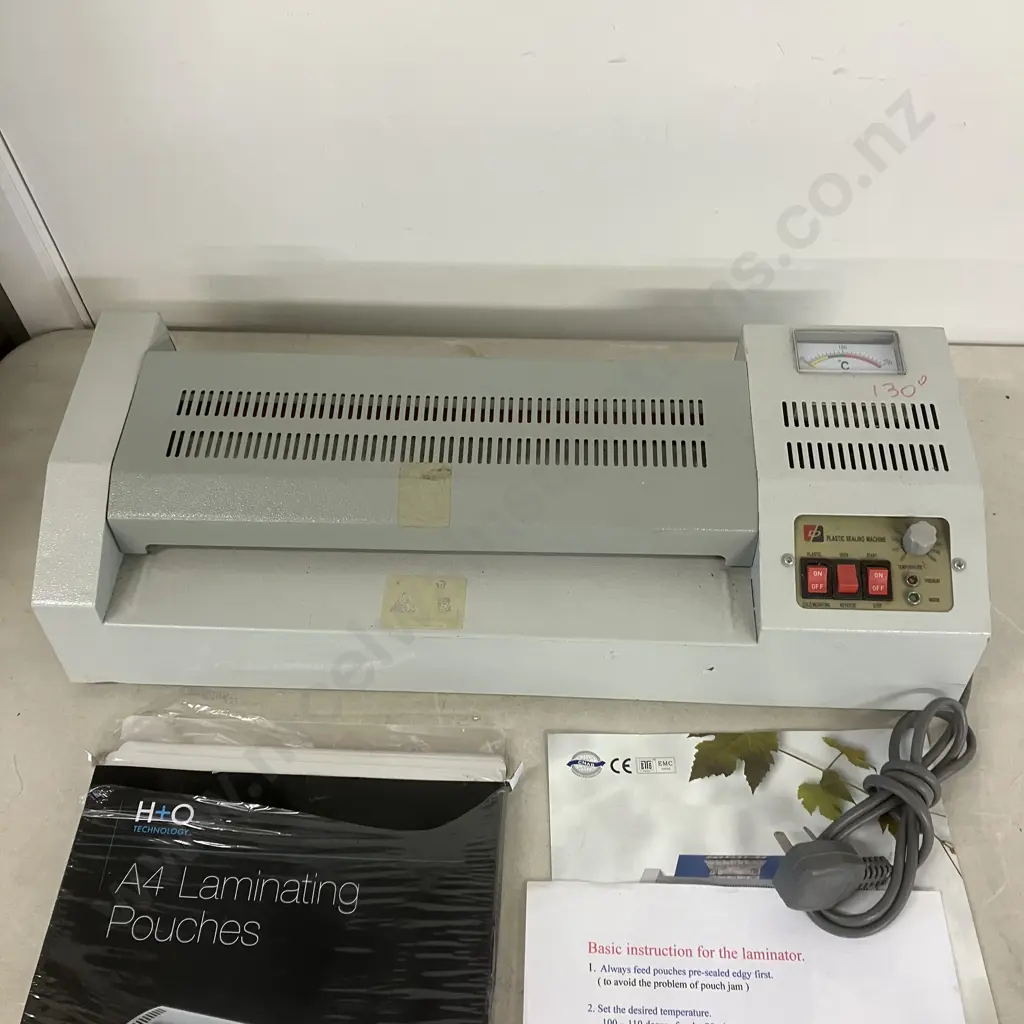 Huanda HD-320D Pouch Laminator With A4 Laminating Pouches & Instructions Image 1++