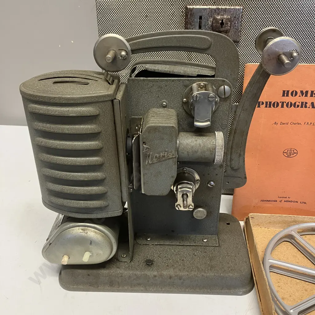 Vintage Noris 9.5mm Film Projector In Case (Display Only) Image 1++