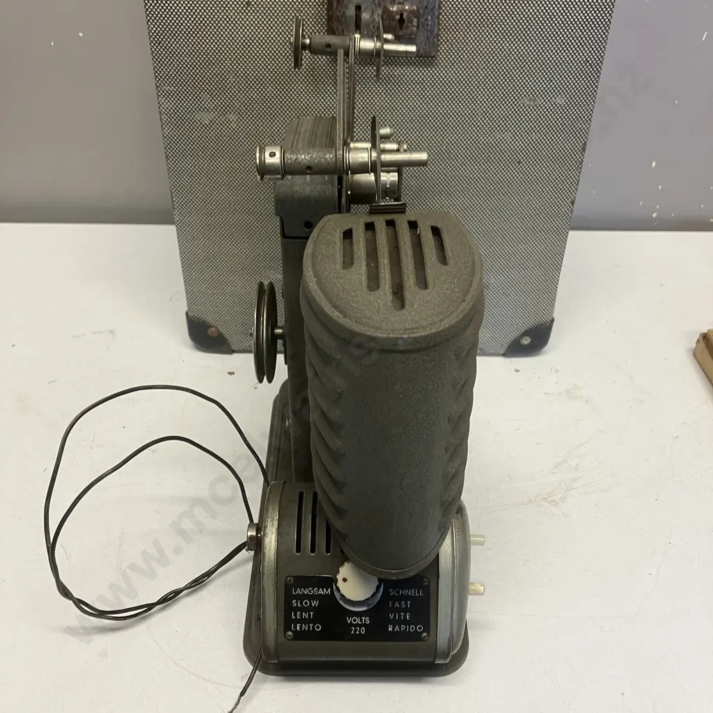 Vintage Noris 9.5mm Film Projector In Case (Display Only) Image 1++
