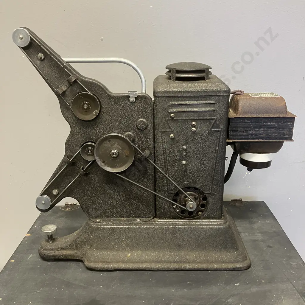 Vintage Keystone Model D-8 Projector In Case (Display Only) Image 1++