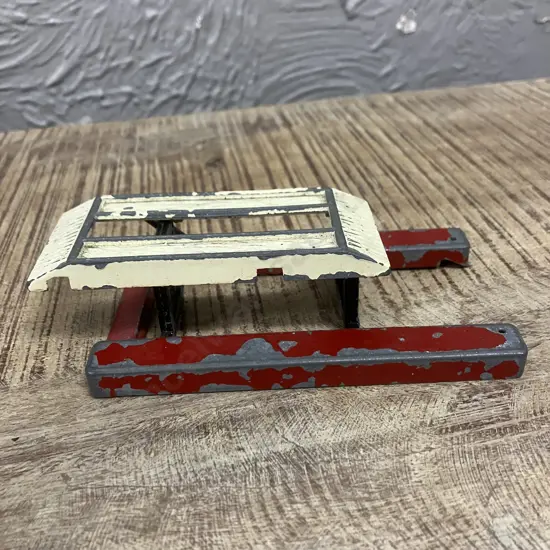 Vintage 1950s Diecast Car Garage Ramp. L12.5cm