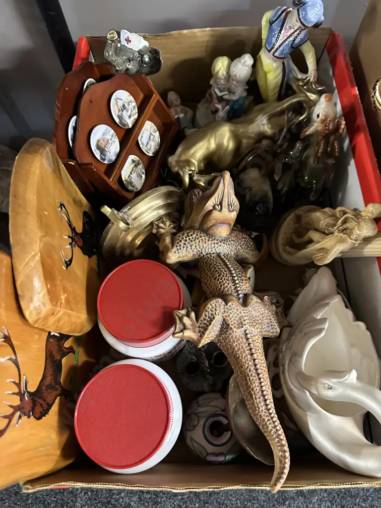 Selection Of Figurines, Wooden Wall Art, Pottery & Ornaments Image 1++