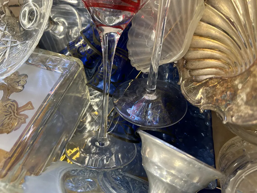 Assorted Crystal & Glass Items Incuding Vintage Drinks Jug, Decanter, Glass Apple  Image 1++