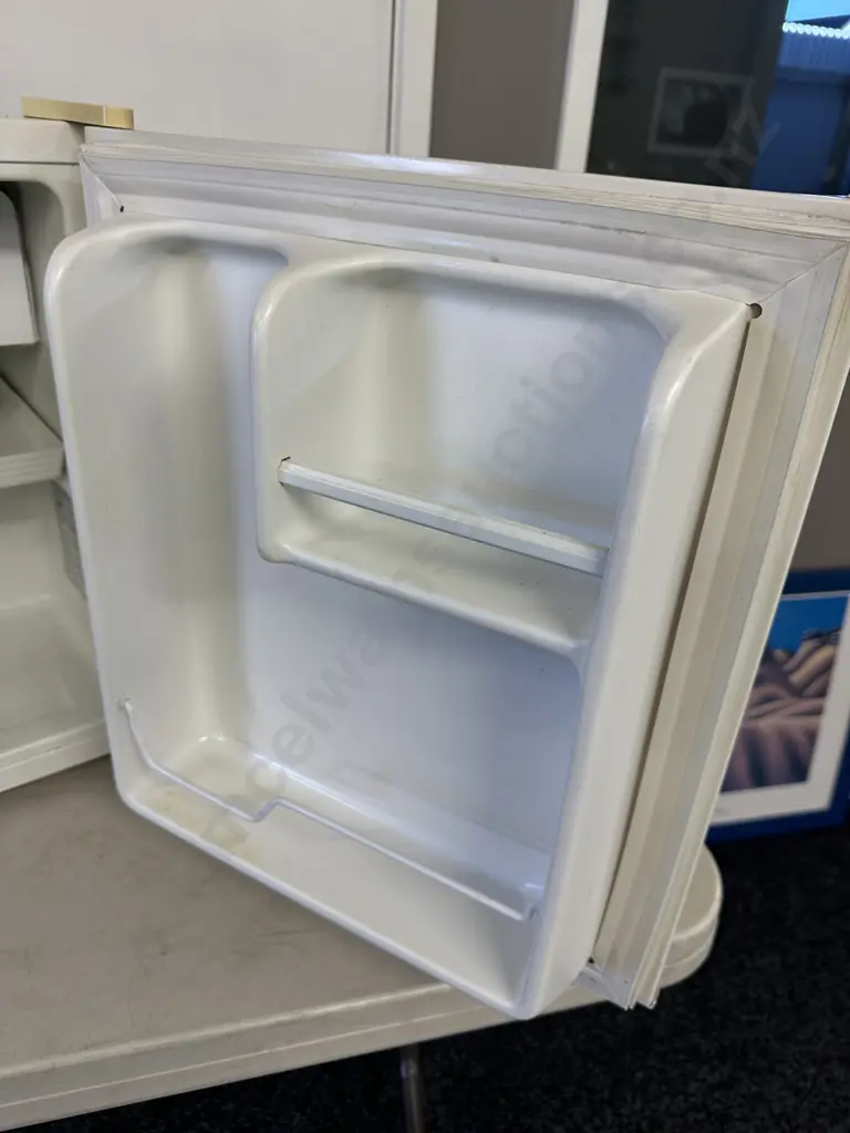 Fisher & Paykel Elba Bar Fridge - 42 Litre Image 1++