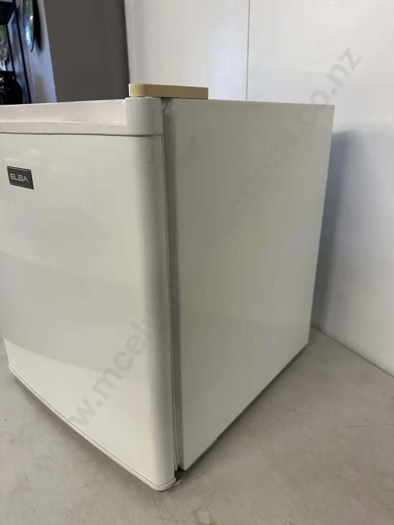 Fisher & Paykel Elba Bar Fridge - 42 Litre Image 1++