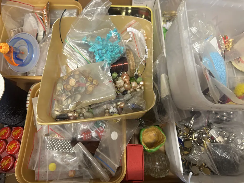 Assorted Sundries Including Beads, Wire Etc Image 1++