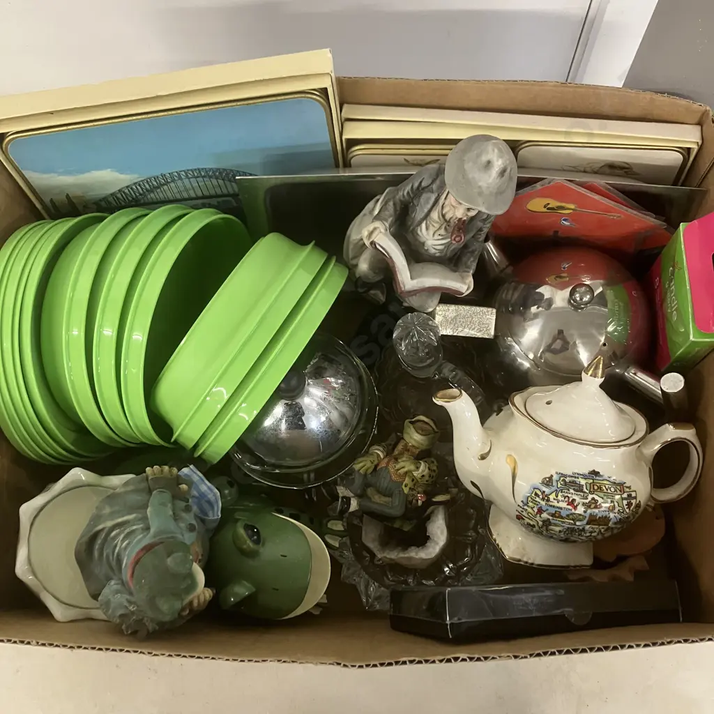 Box Lot Tupperware, Price Kensington Teapot, Frog Figurines Etc Image 1++