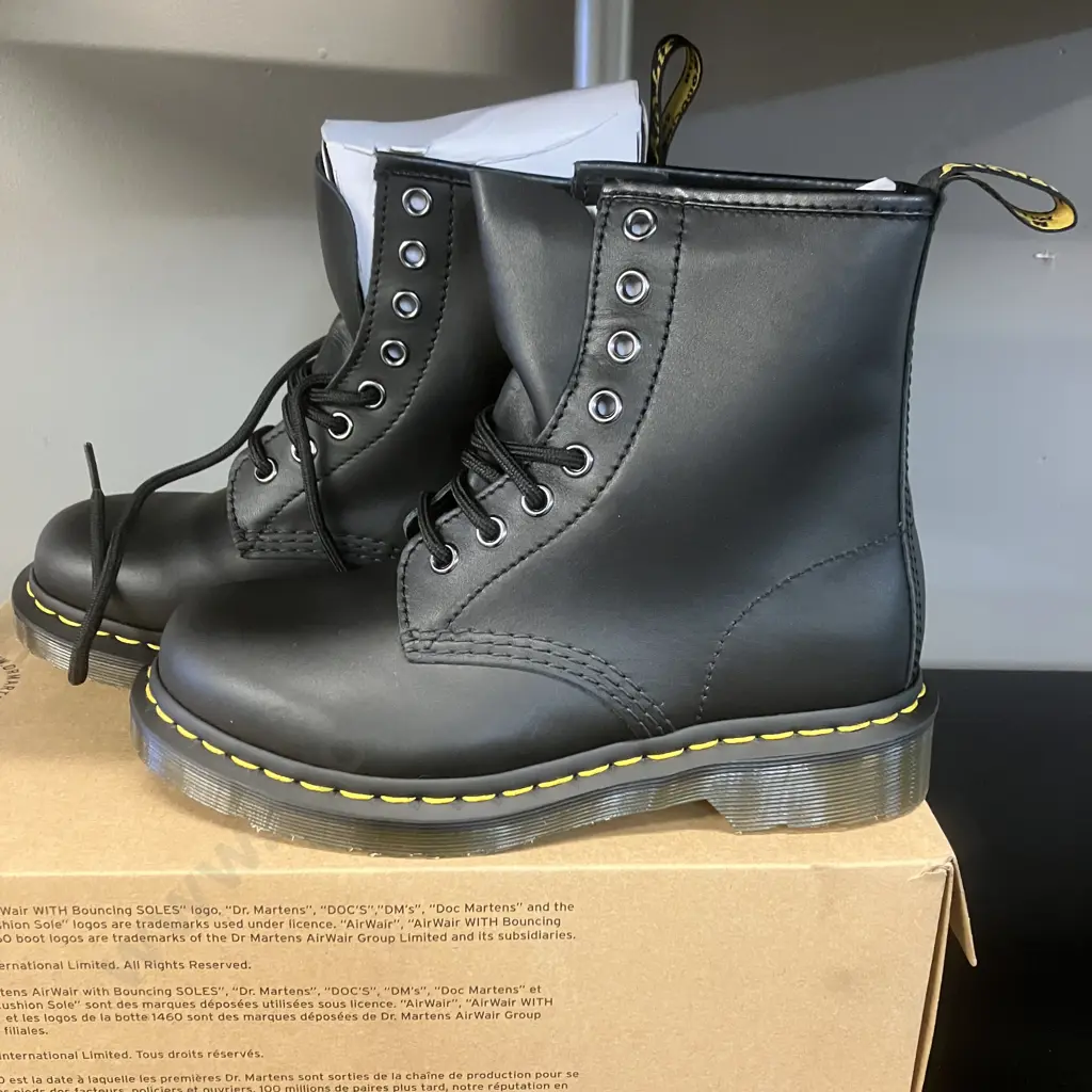 Dr Martens 1460 Nappa Unisex 8-Eye Smooth Black Leather Boots. Size UK3 EU36 Image 1++