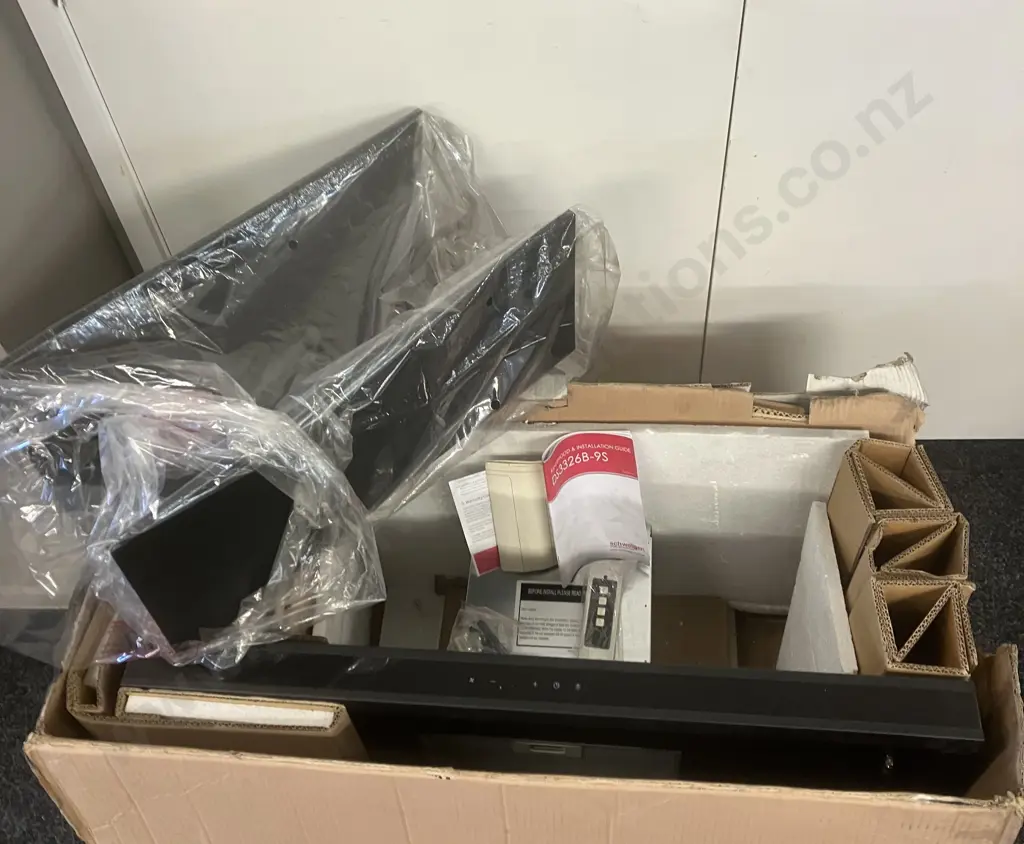 Schweigen Home Appliances Model DS3326B-9S Black Rangehood (As Is) -  Dosent Have a Motor Image 1++