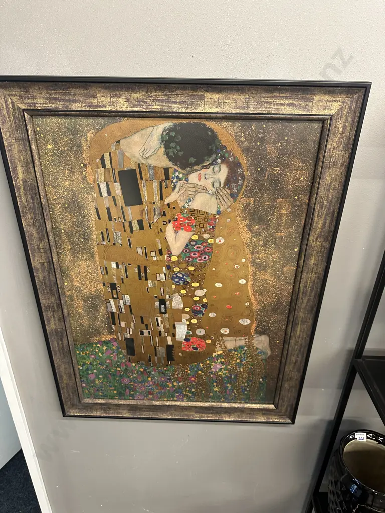 "The Kiss" Framed Artwork By Gustar Klimt Image 1++