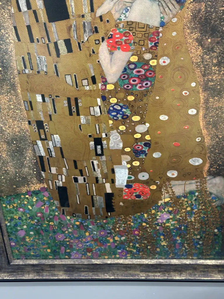 "The Kiss" Framed Artwork By Gustar Klimt Image 1++