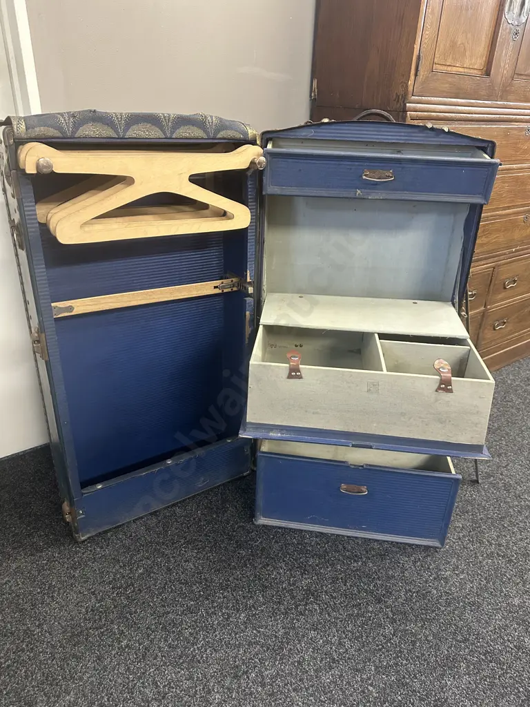 Antique "Victor Wardrobe Luggage" Wardrobe Steamer Trunk. Image 1++