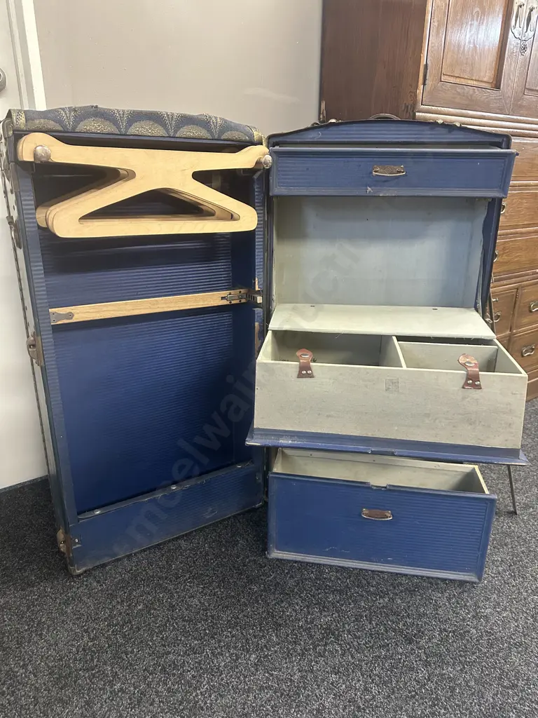 Antique "Victor Wardrobe Luggage" Wardrobe Steamer Trunk. Image 1++