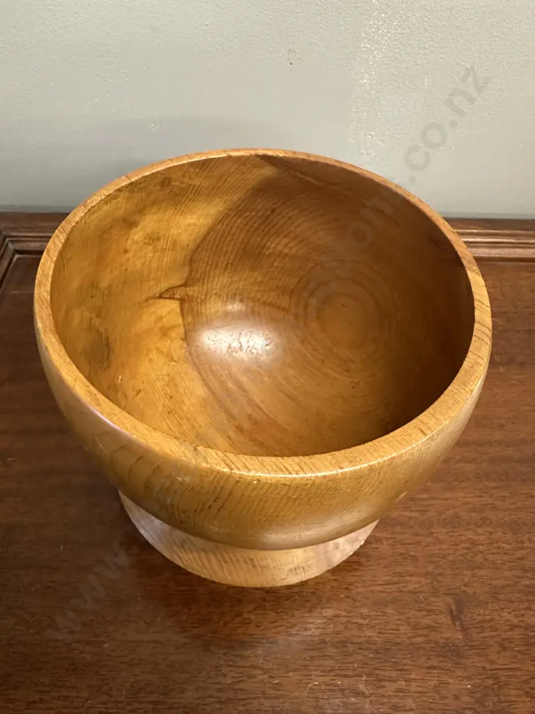 Vintage Large Kauri Footed Bowl H17,Dia21cm. Image 1++