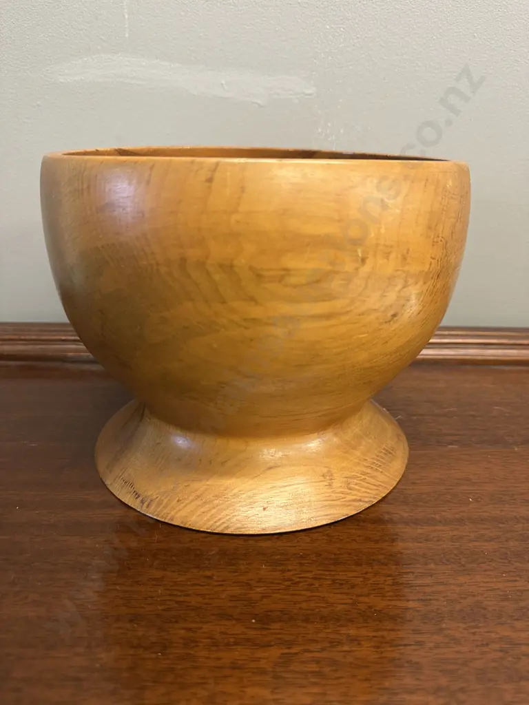 Vintage Large Kauri Footed Bowl H17,Dia21cm. Image 1++