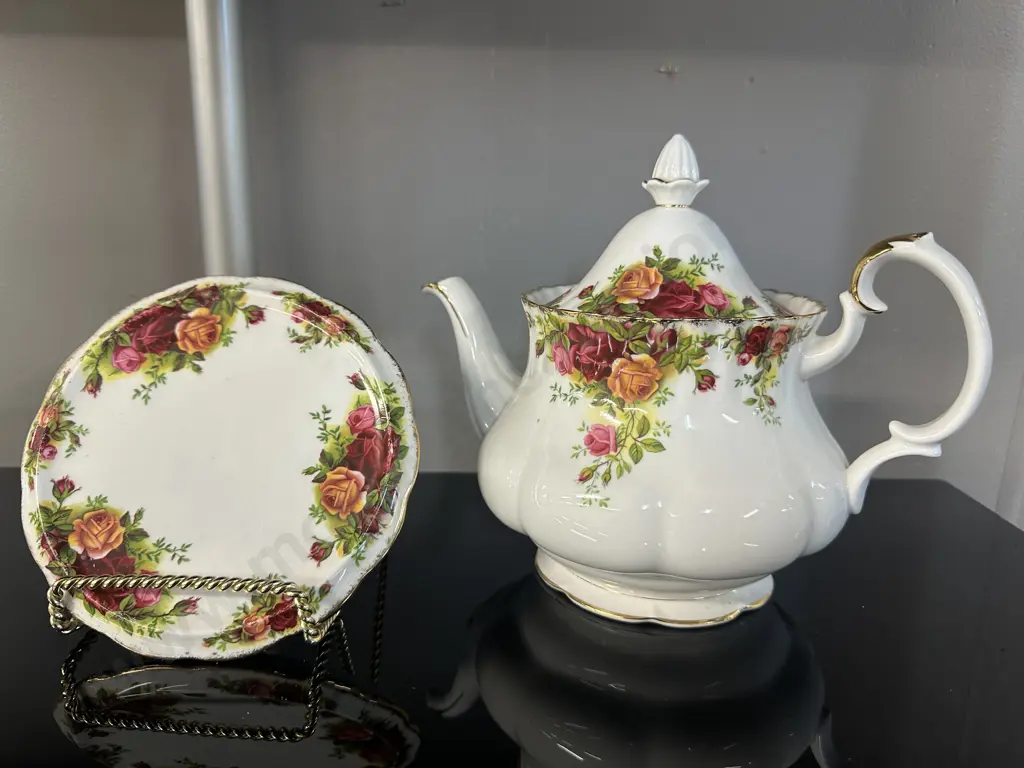 Royal Albert Old Country Roses Teapot H20cm & Teapot Stand Image 1++