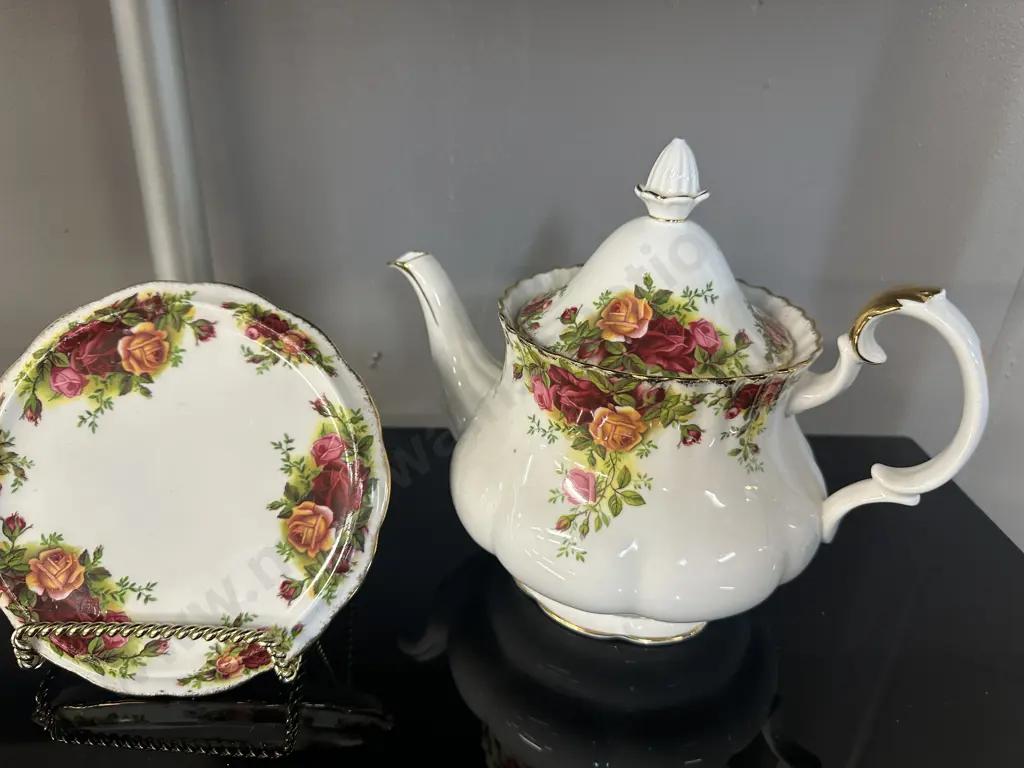 Royal Albert Old Country Roses Teapot H20cm & Teapot Stand Image 1++