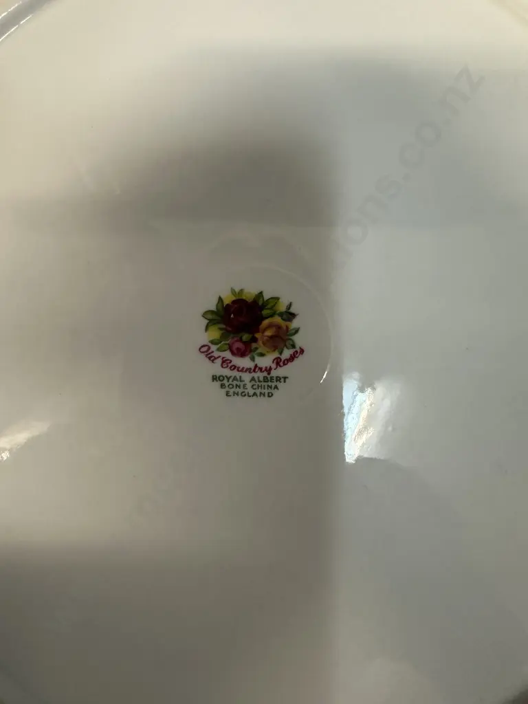 Royal Albert Old Country Roses Luncheon Salad/Dinner Plates x8 Dia26.5cm. Image 1++