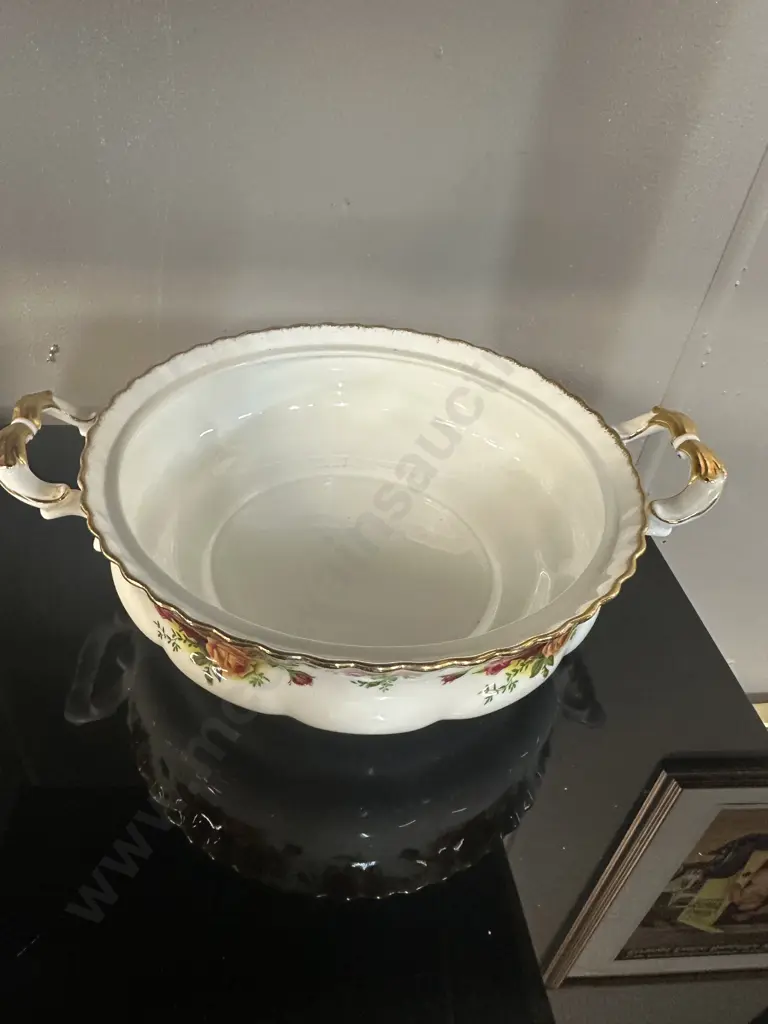 Royal Albert Old Country Roses Lidded Tureen With 1x Tureen Bowl No Lid Dia22cm. Image 1++