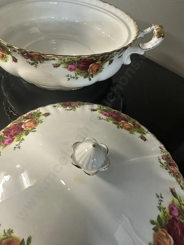 Royal Albert Old Country Roses Lidded Tureen With 1x Tureen Bowl No Lid Dia22cm. Image 1++