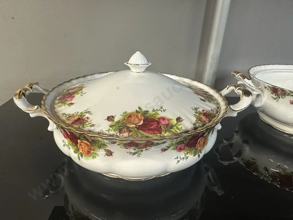Royal Albert Old Country Roses Lidded Tureen With 1x Tureen Bowl No Lid Dia22cm. Image 1++