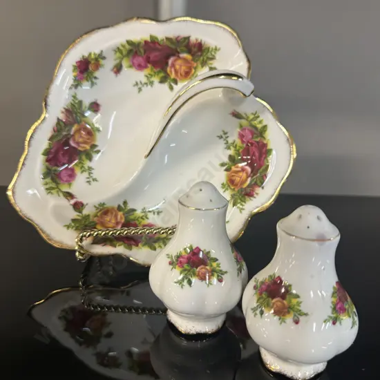 Royal Albert Old Country Roses Salt & Pepper Shakers & Leaf Shape Dish L20cm.