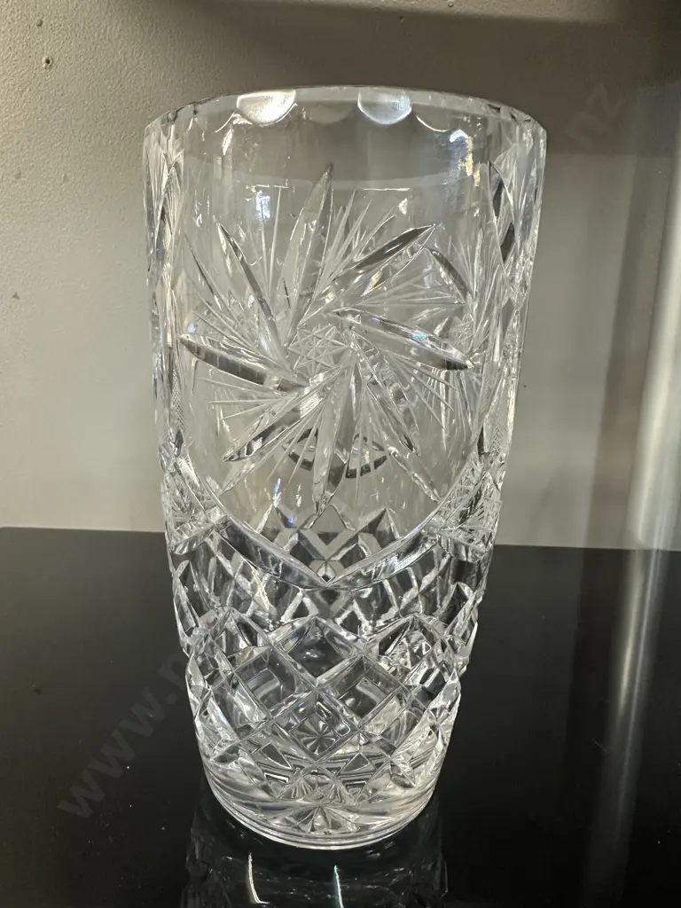 Vintage Hand Cut Lead Crystal Vase H20cm. Image 1++
