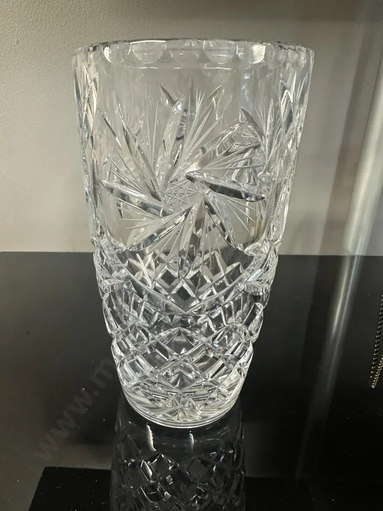 Vintage Hand Cut Lead Crystal Vase H20cm. Image 1++