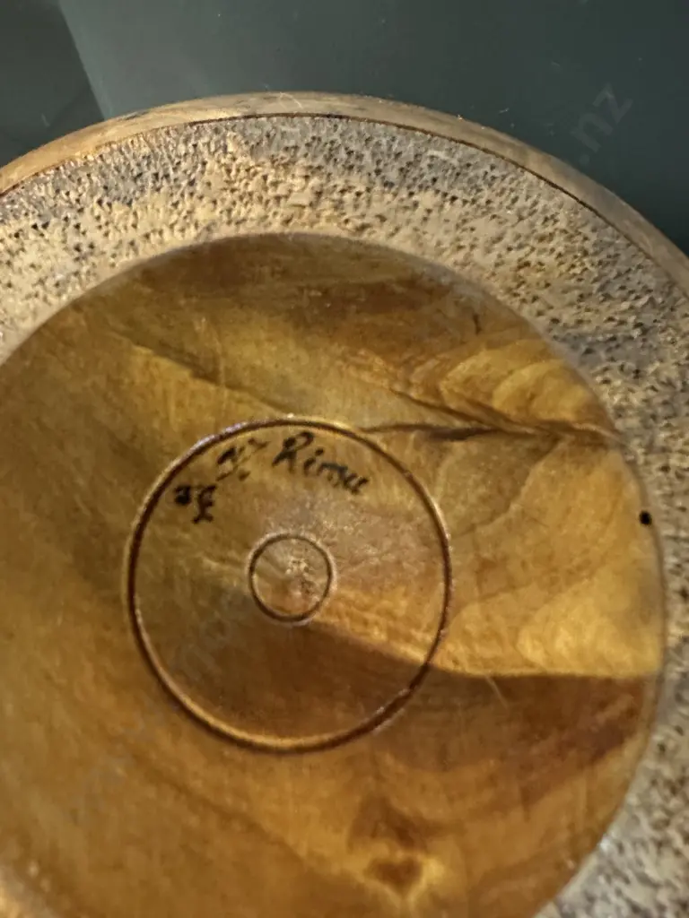 Round Rimu Bowl Carved Rim Detail H9.5,Dia20cm. Image 1++