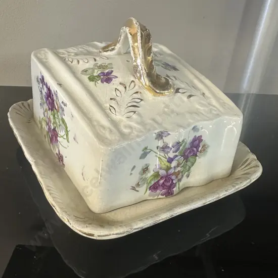 Antique Cheese Dome With Floral & Gold Details. H13 W20 D21cm