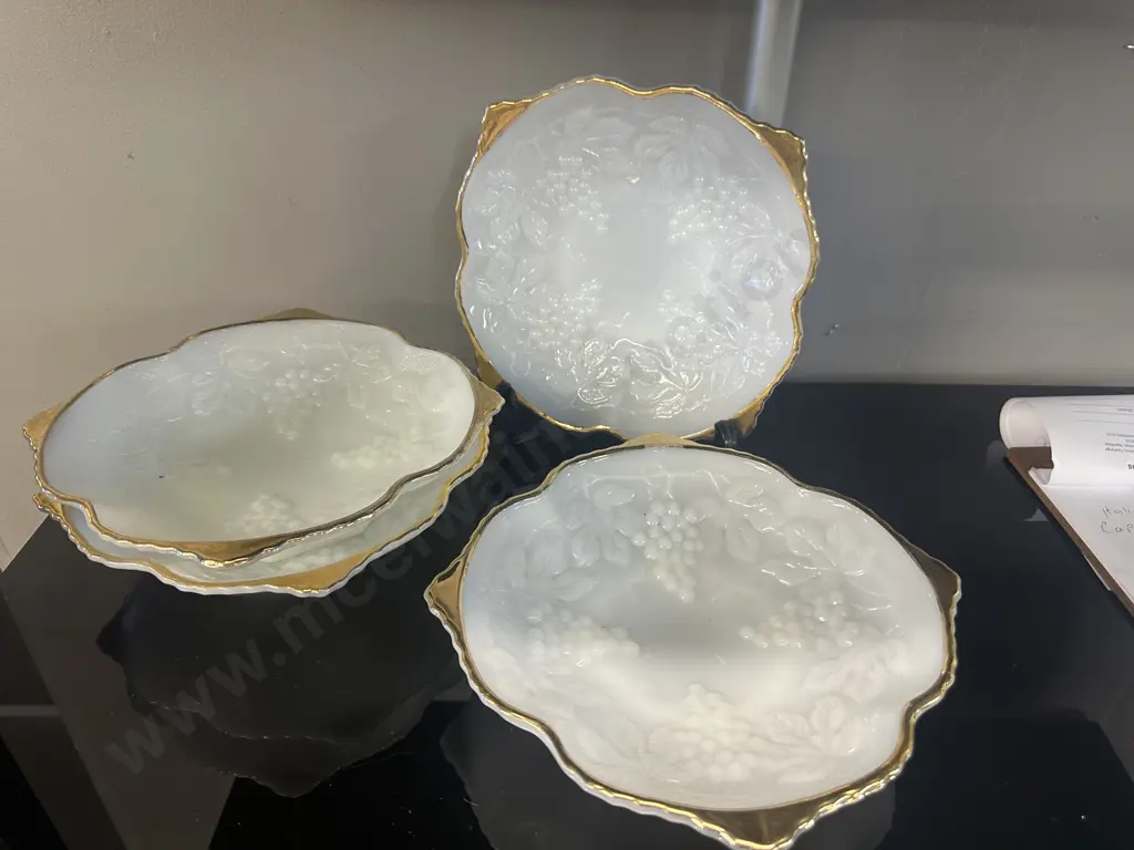 Vintage Anchor Hocking Milk Glass Gold Rimmed Footed Square Bowls x 4. 25 x 28cm Image 1++