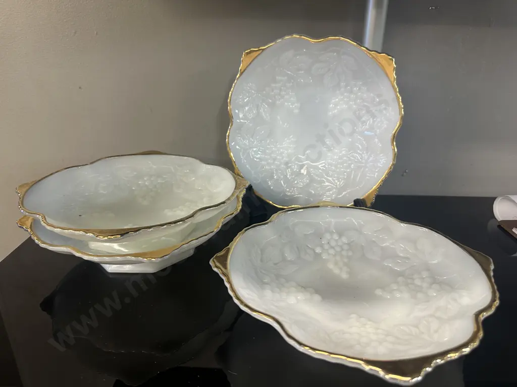 Vintage Anchor Hocking Milk Glass Gold Rimmed Footed Square Bowls x 4. 25 x 28cm Image 1++