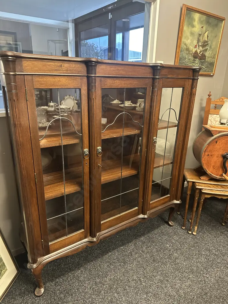 Vintage Mahogany Glazed Display Cabinet With 3 Leadlight Doors. H137 W132 D39cm Image 1++