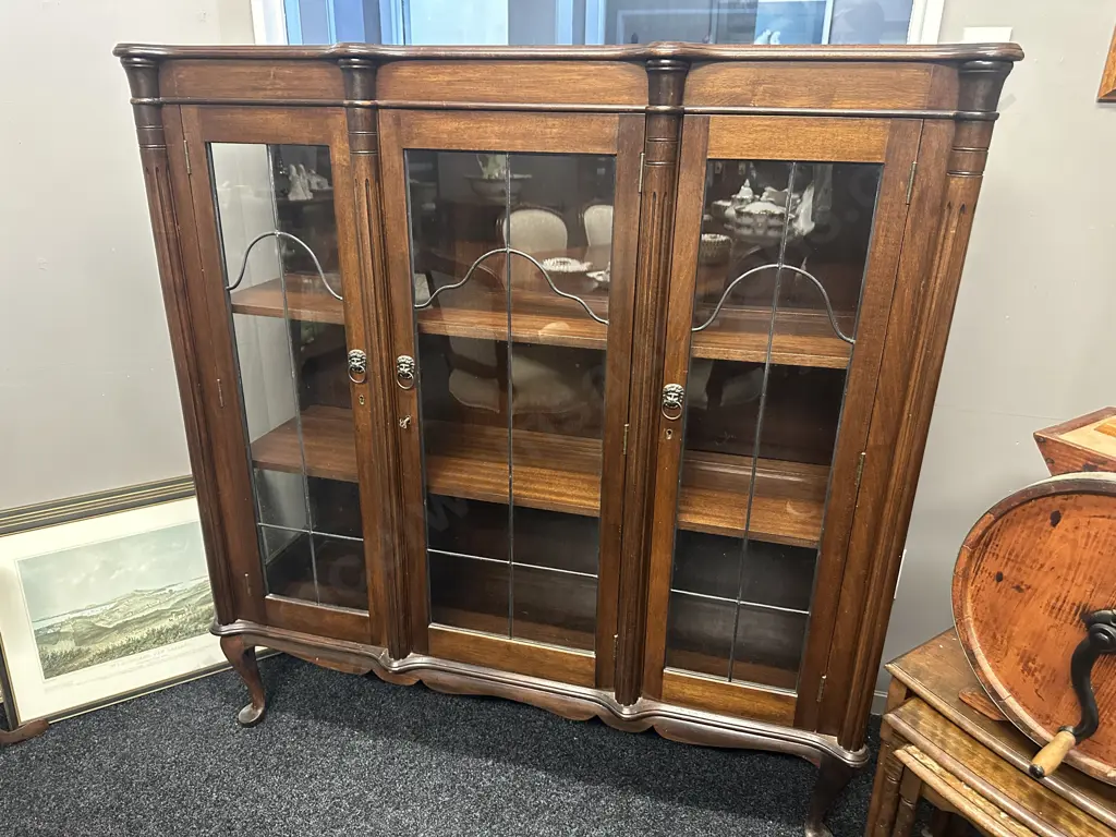 Vintage Mahogany Glazed Display Cabinet With 3 Leadlight Doors. H137 W132 D39cm Image 1++