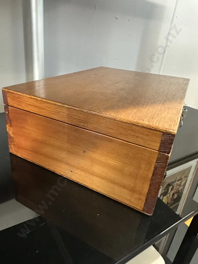 Vintage Wooden Partitioned Felted Compartments Jewellery/Storage Box H11,W33,D23cm.  Image 1++